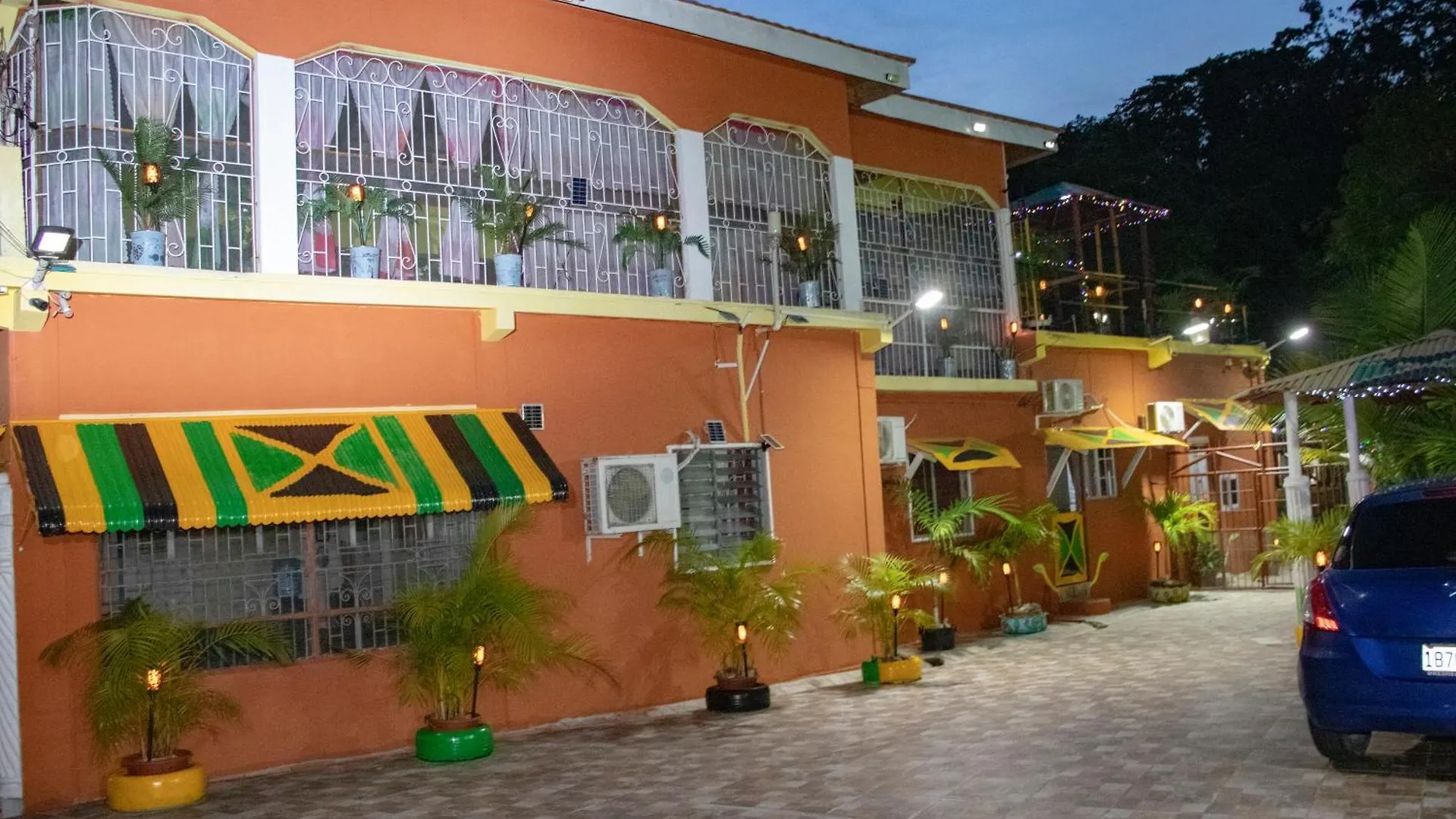 Roses Place Brown Hill Village Δωμάτια σε οικογενειακή κατοικία